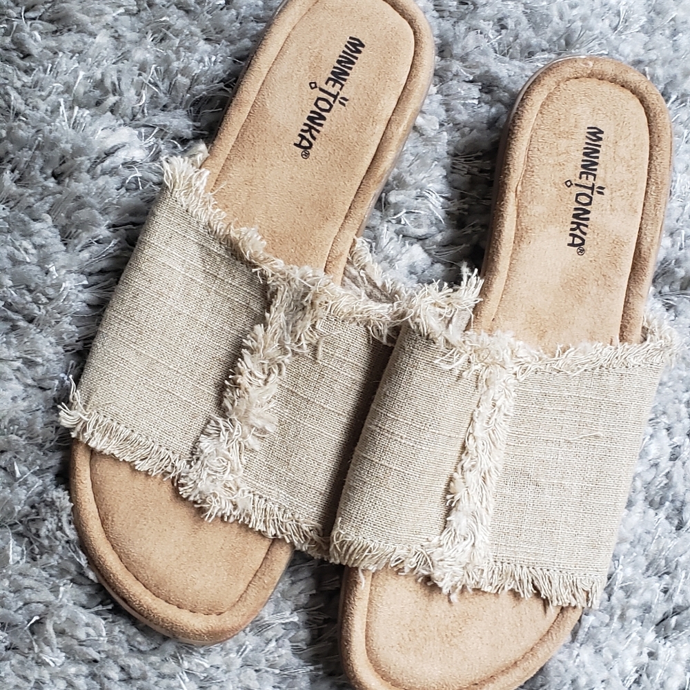 Minnetonka Slide Sandals with Fringe size 10